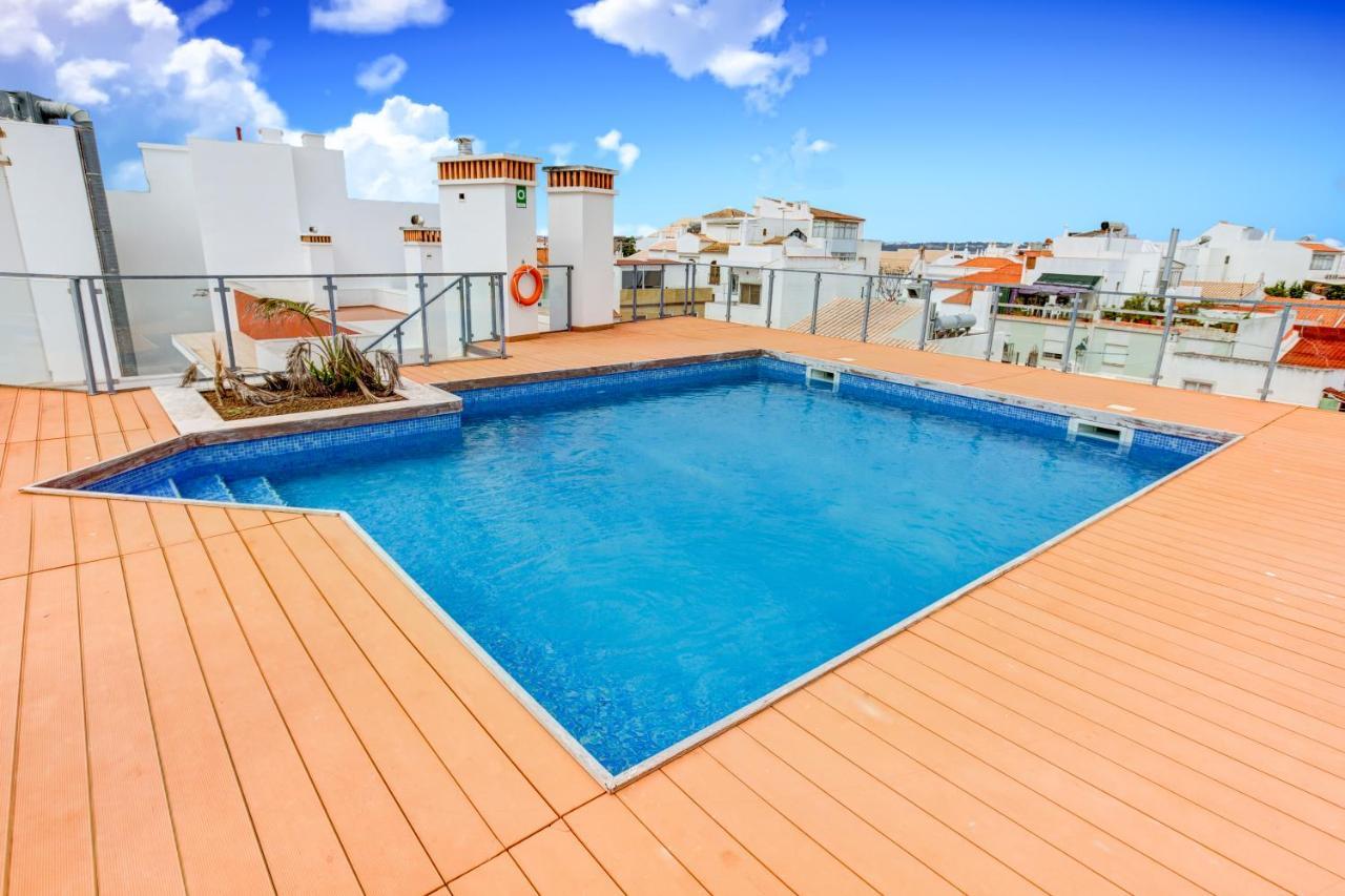 Rooftop Pool Two Bedroom In Apartment *